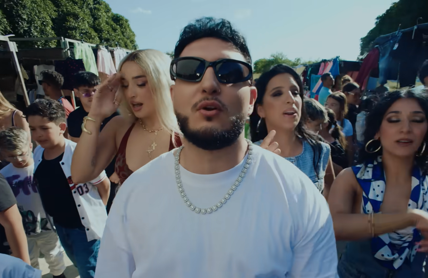 Omar Montes, Lola Índigo y Las Chuches.