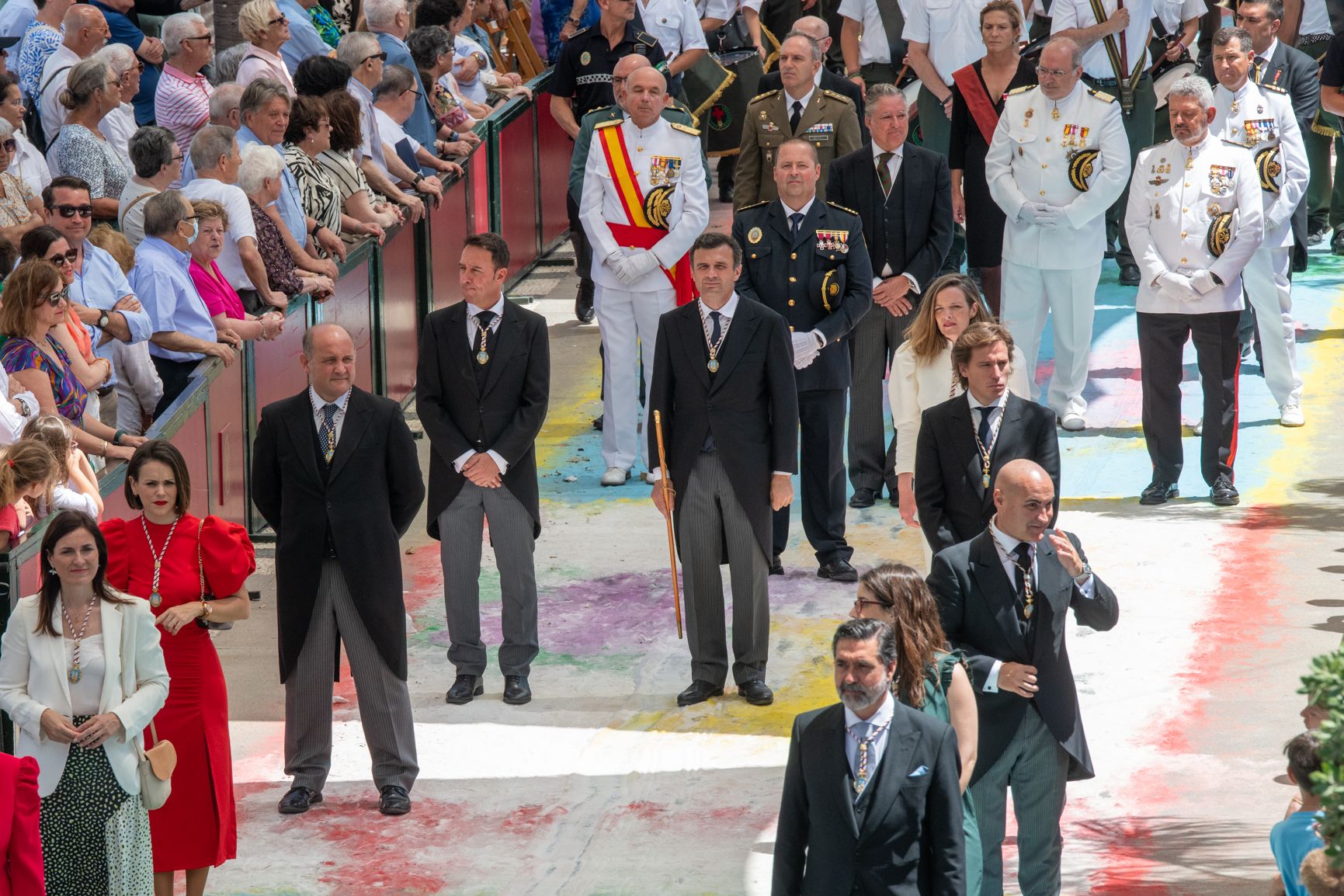 El alcalde Bruno García y parte de su equipo de gobierno en el Corpus de Cádiz, el pasado domingo.