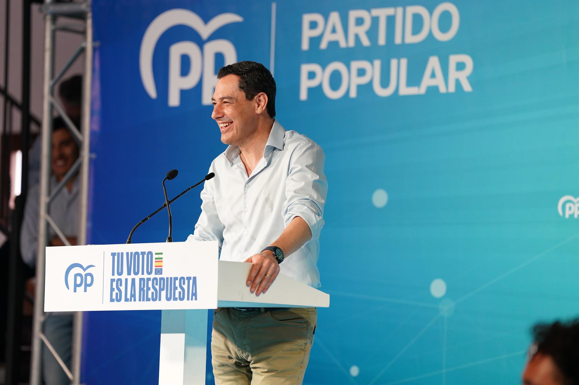 Juanma Moreno en el acto de este domingo.