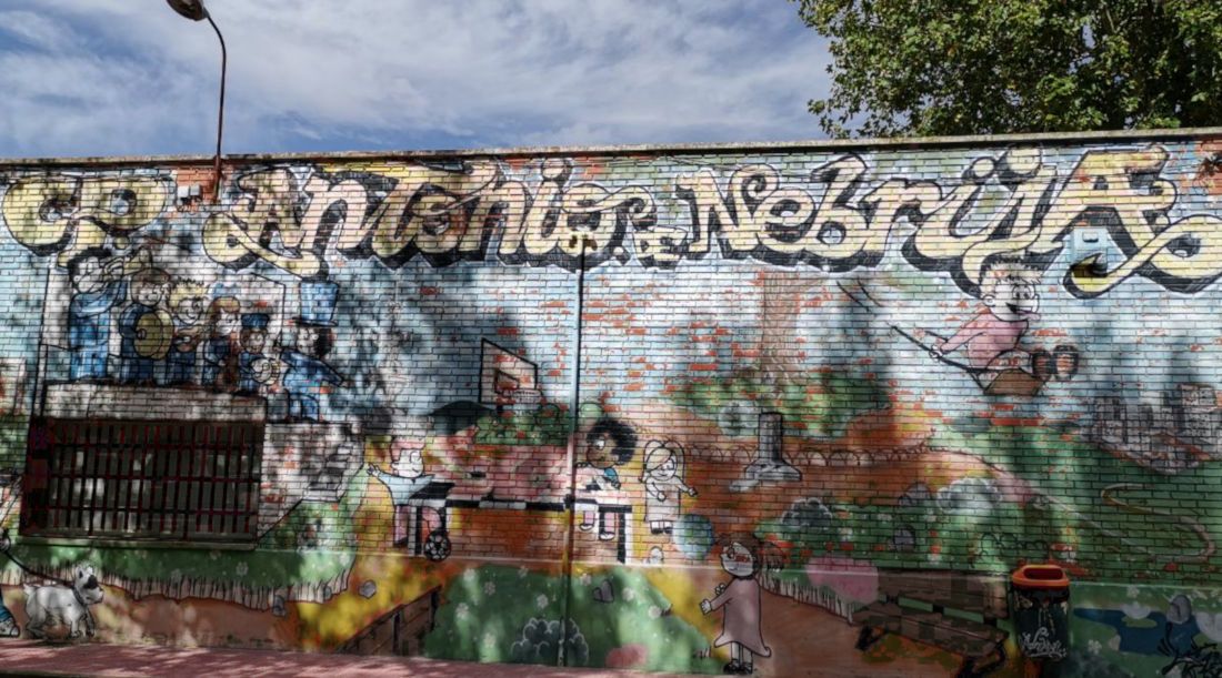 Uno de los muros del CEIP Antonio de Nebrija.