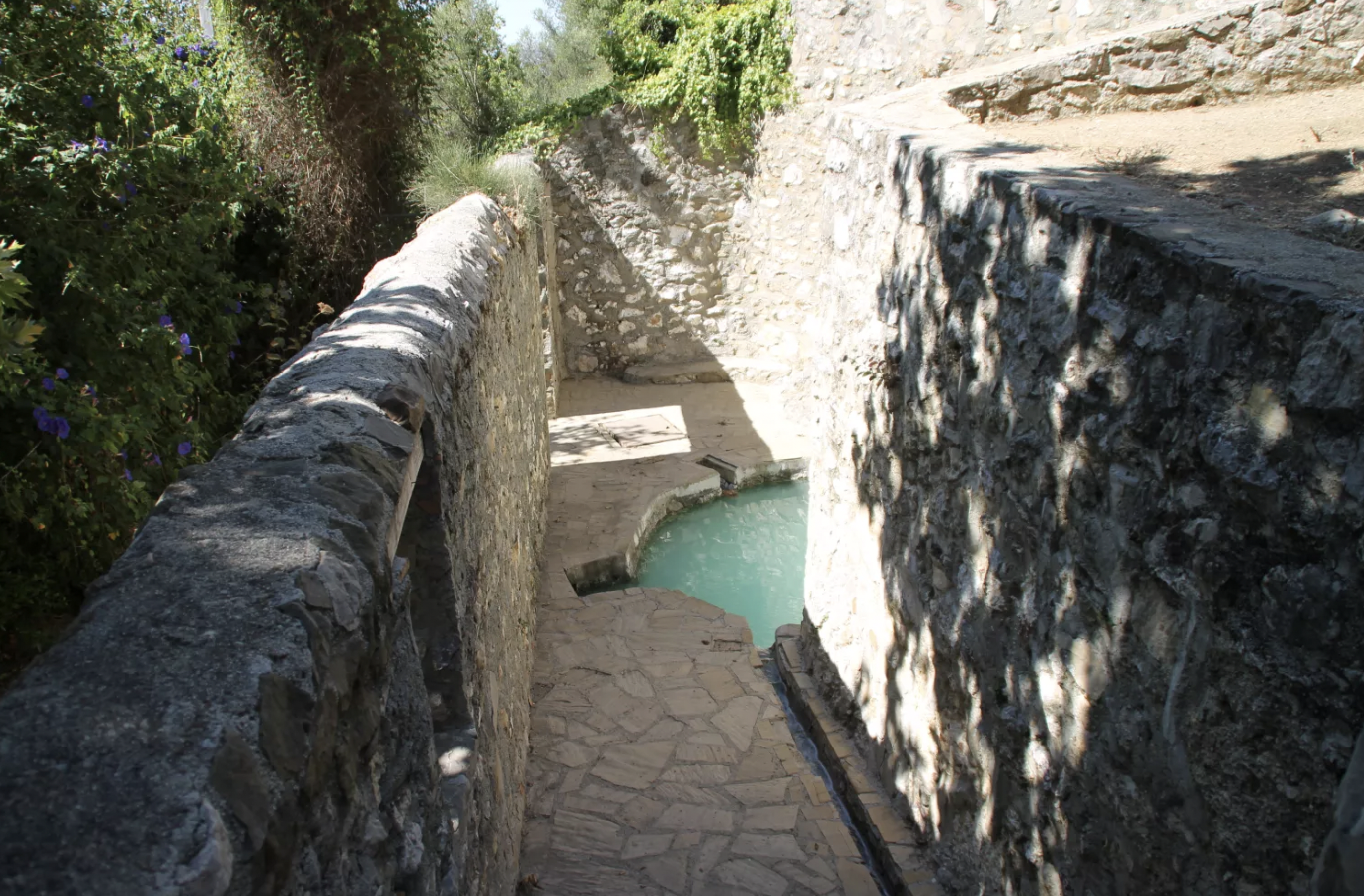 Baños de Vilo, en el municipio de Periana, donde es posible sumergirse gratis.