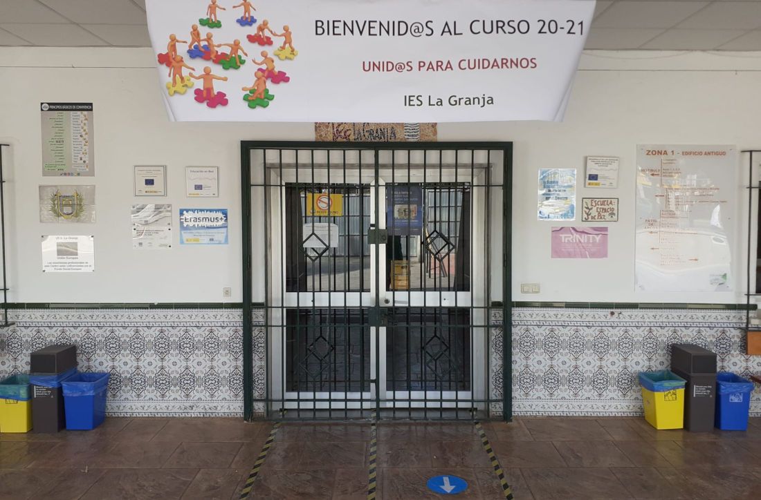 Una imagen de una de las entradas del IES La Granja, un instituto de Jerez.