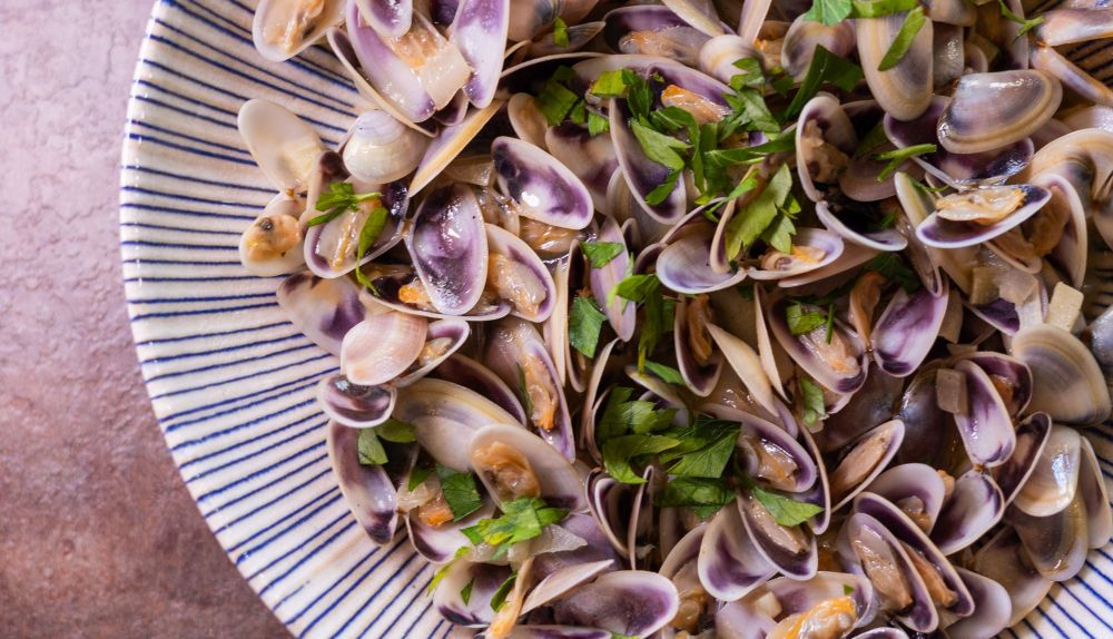 Almejas, producto típico de la tierra.