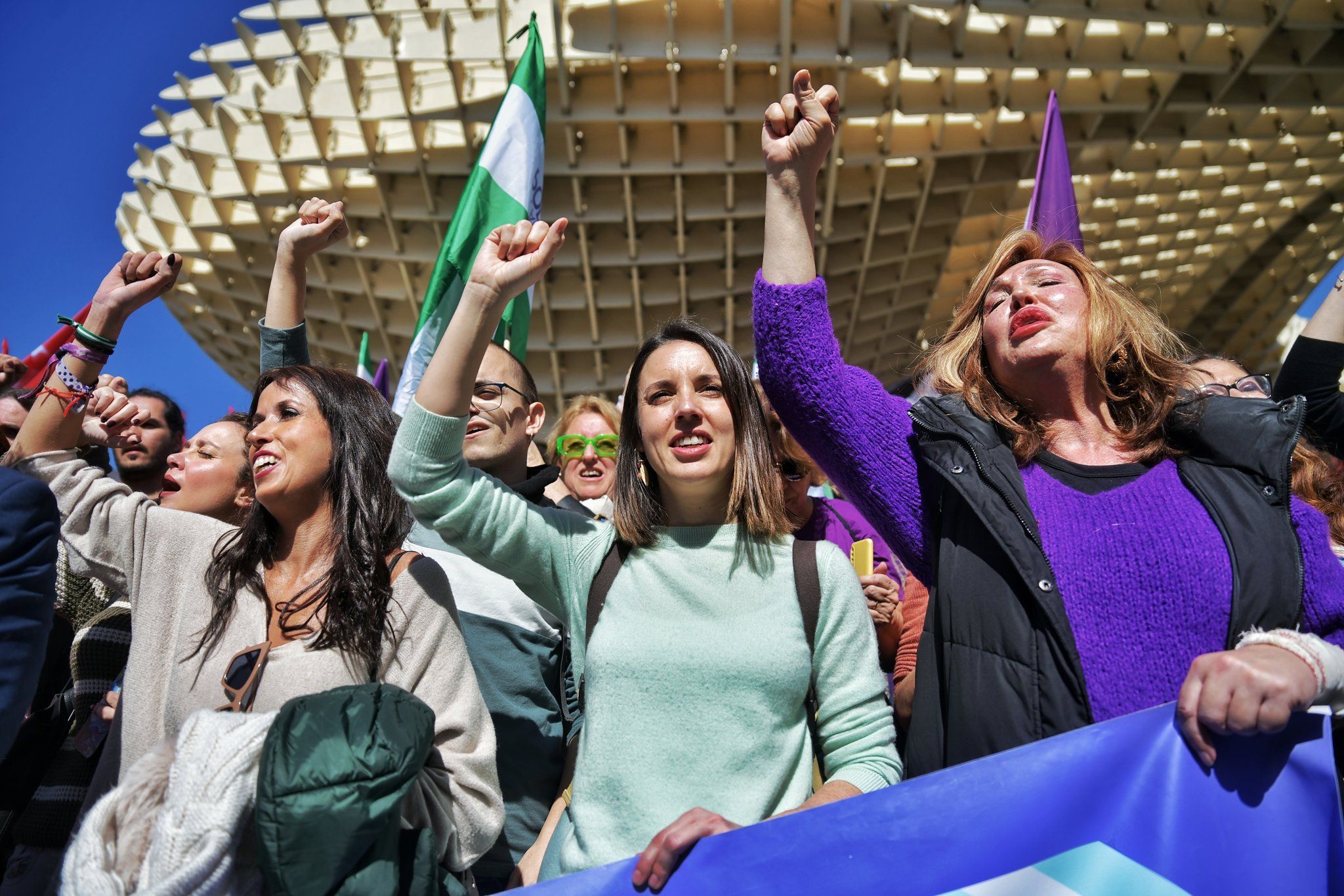 Irene Montero, en el centro de la imagen.