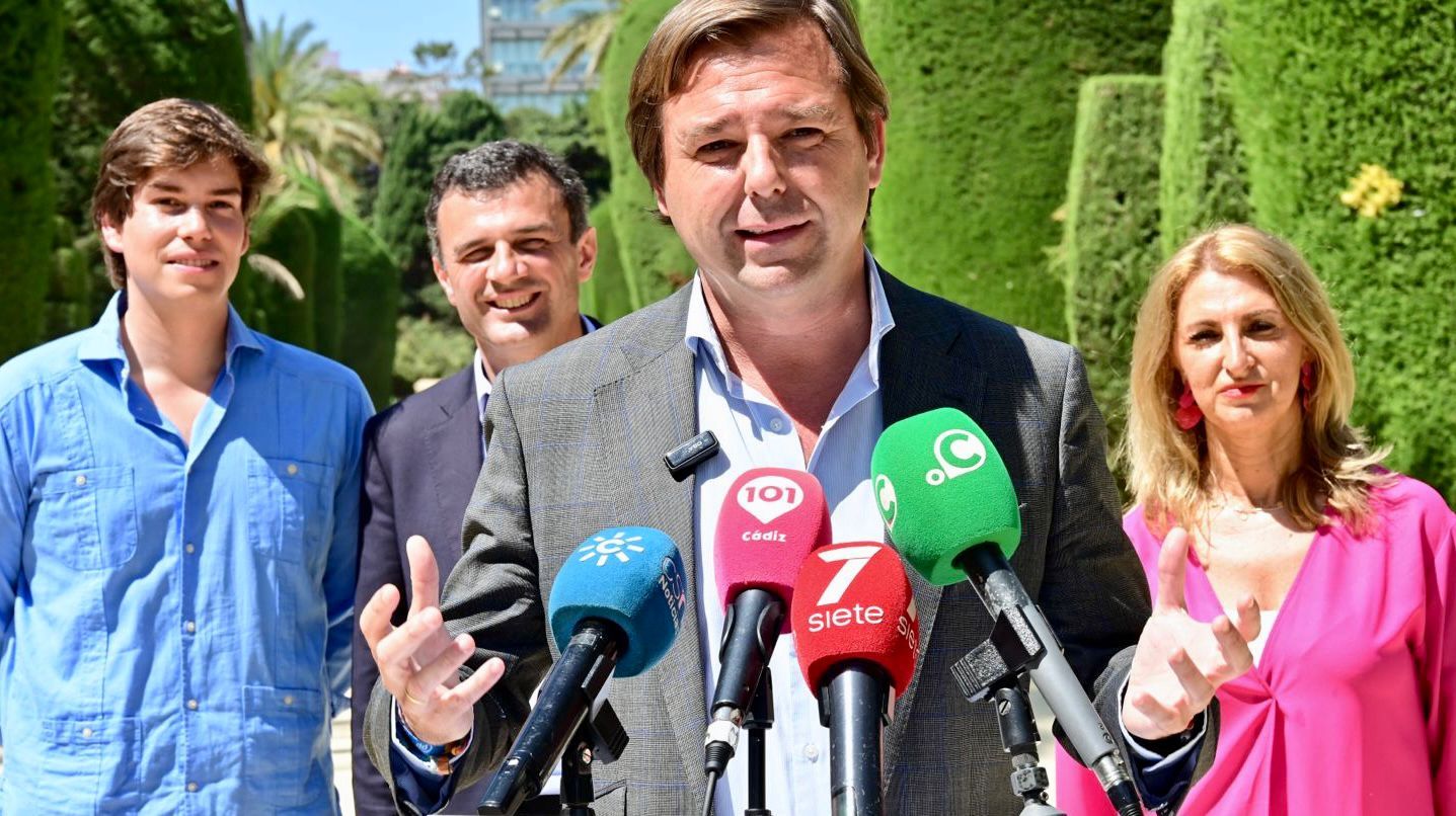 El director de campaña del PP de Andalucía durante el acto electoral en Cádiz.