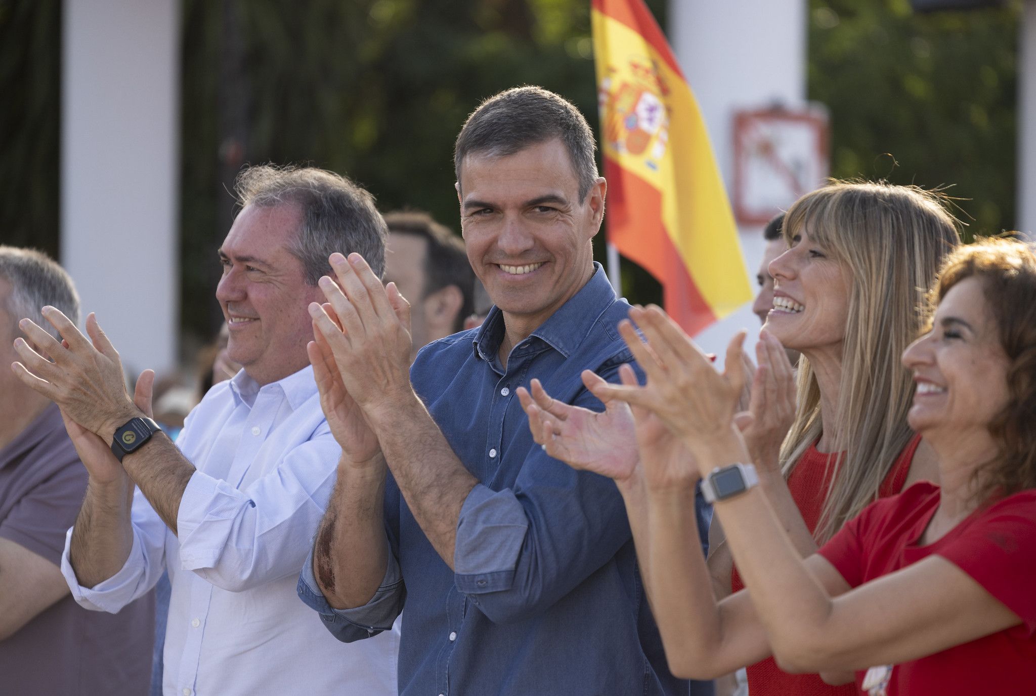 Pedro Sánchez junto a Begoña Gómez, flanqueados por Juan Espadas y María Jesús Montero, este pasado miércoles en un acto de campaña del PSOE en Benalmádena.