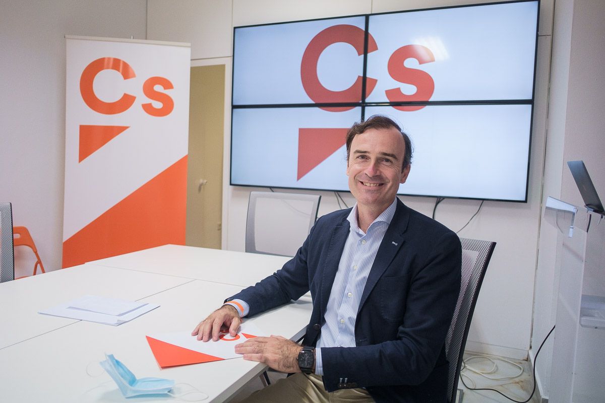 Méndez, en la sede del grupo municipal de Ciudadanos. FOTO: MANU GARCÍA