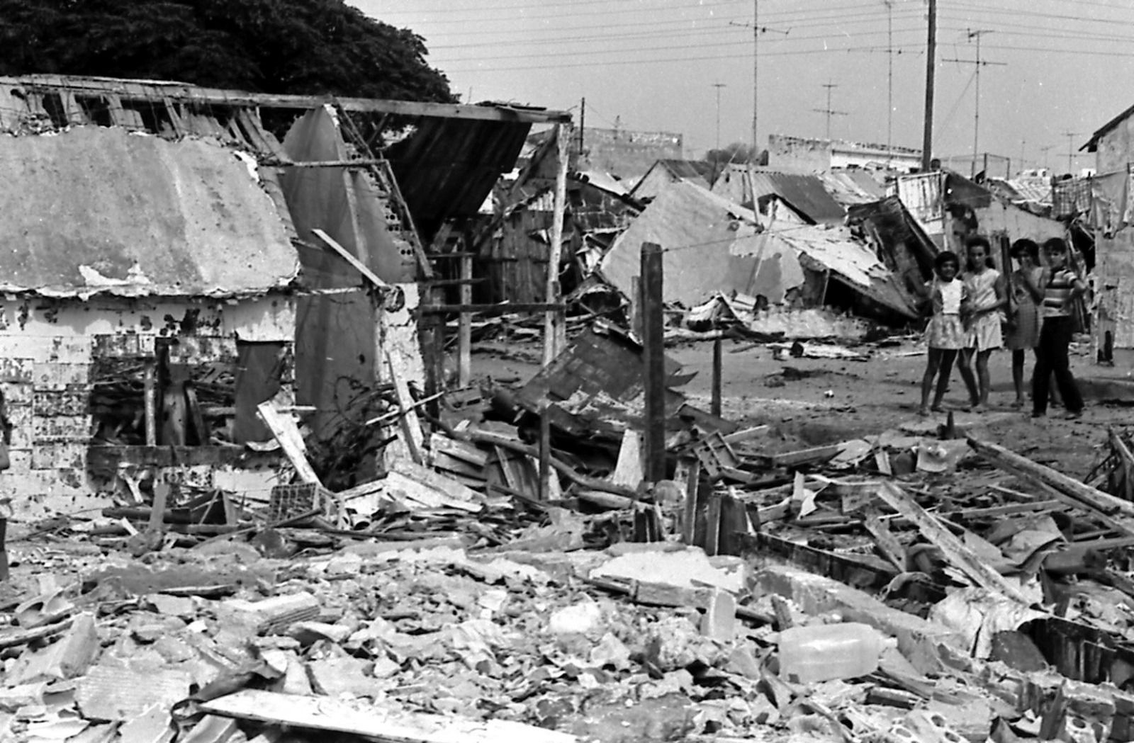 Imagen expuesta que recuerda el derribo de las chabolas del Zapal.