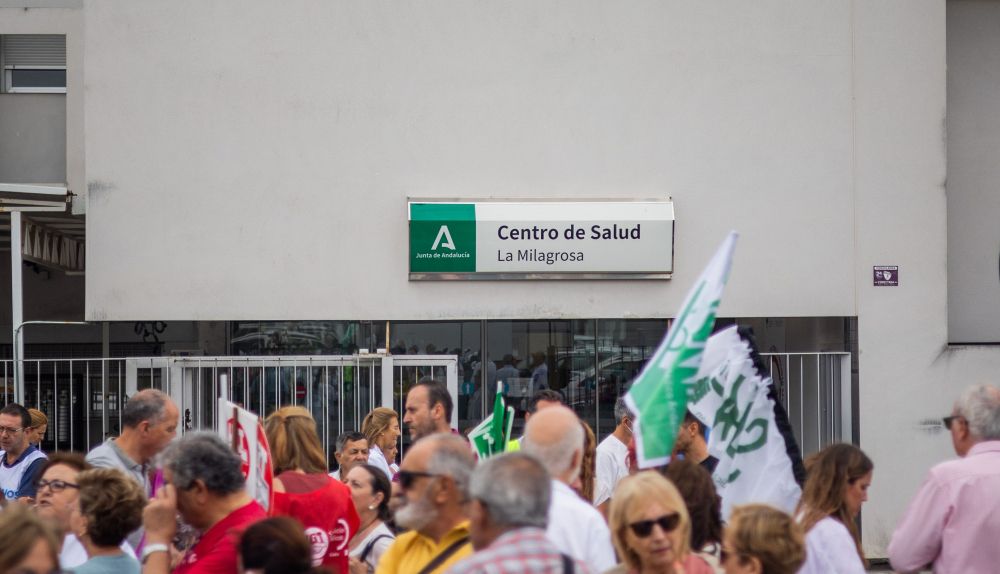 Una protesta en el centro de Salud de La Milagrosa, del SAS.