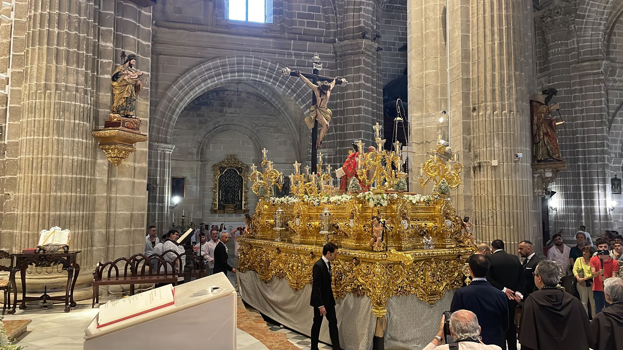 El paso de La Lanzada en el interior de la Catedral. 