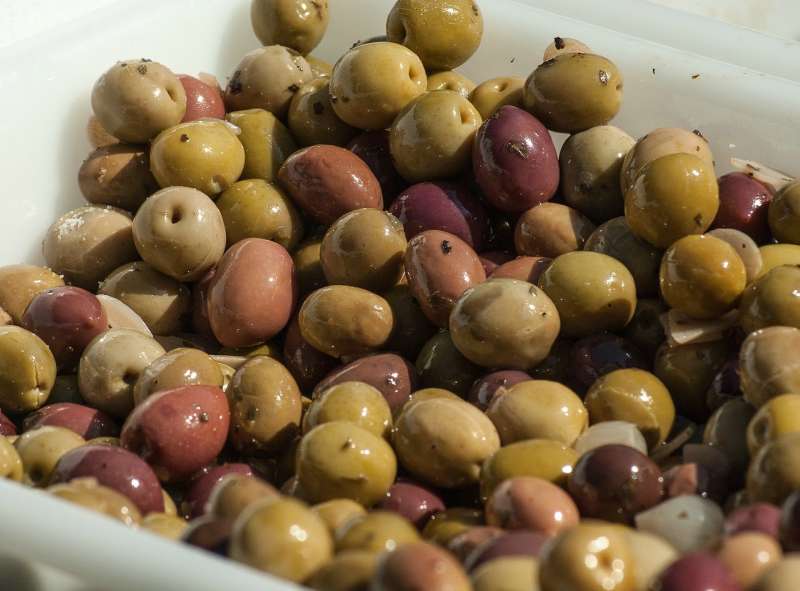 Preparación de aceitunas aliñadas.