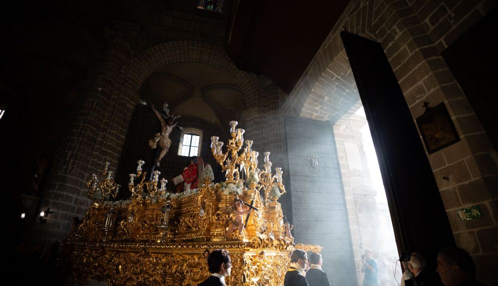 La Lanzada cierra en la calle sus 75 años