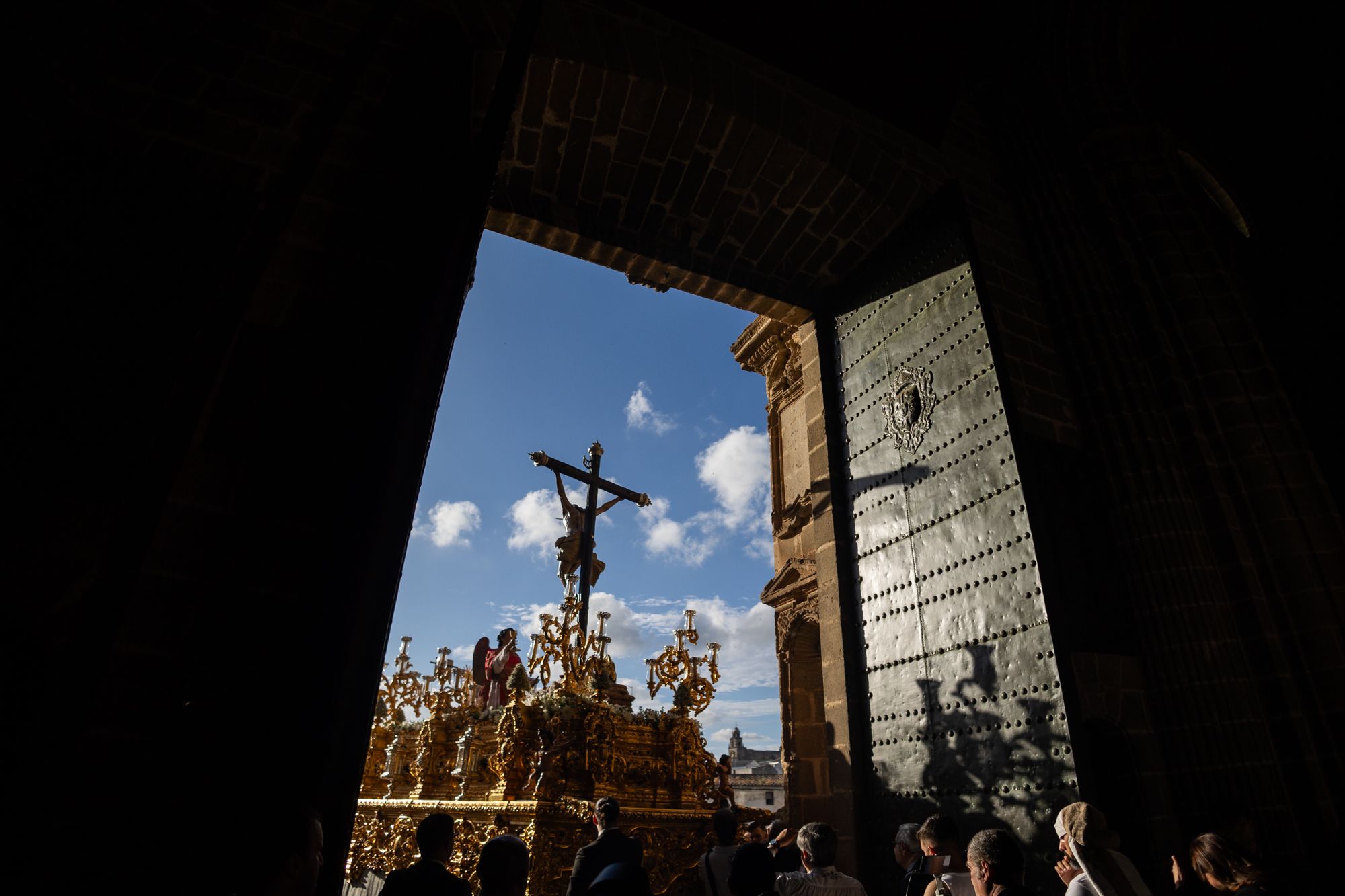 La Lanzada cierra en la calle sus 75 años