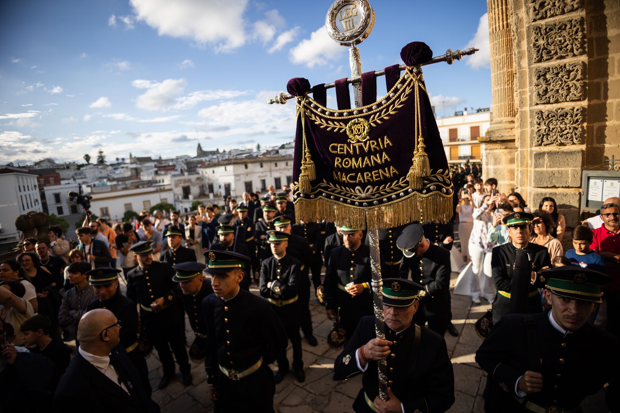 La Lanzada cierra en la calle sus 75 años