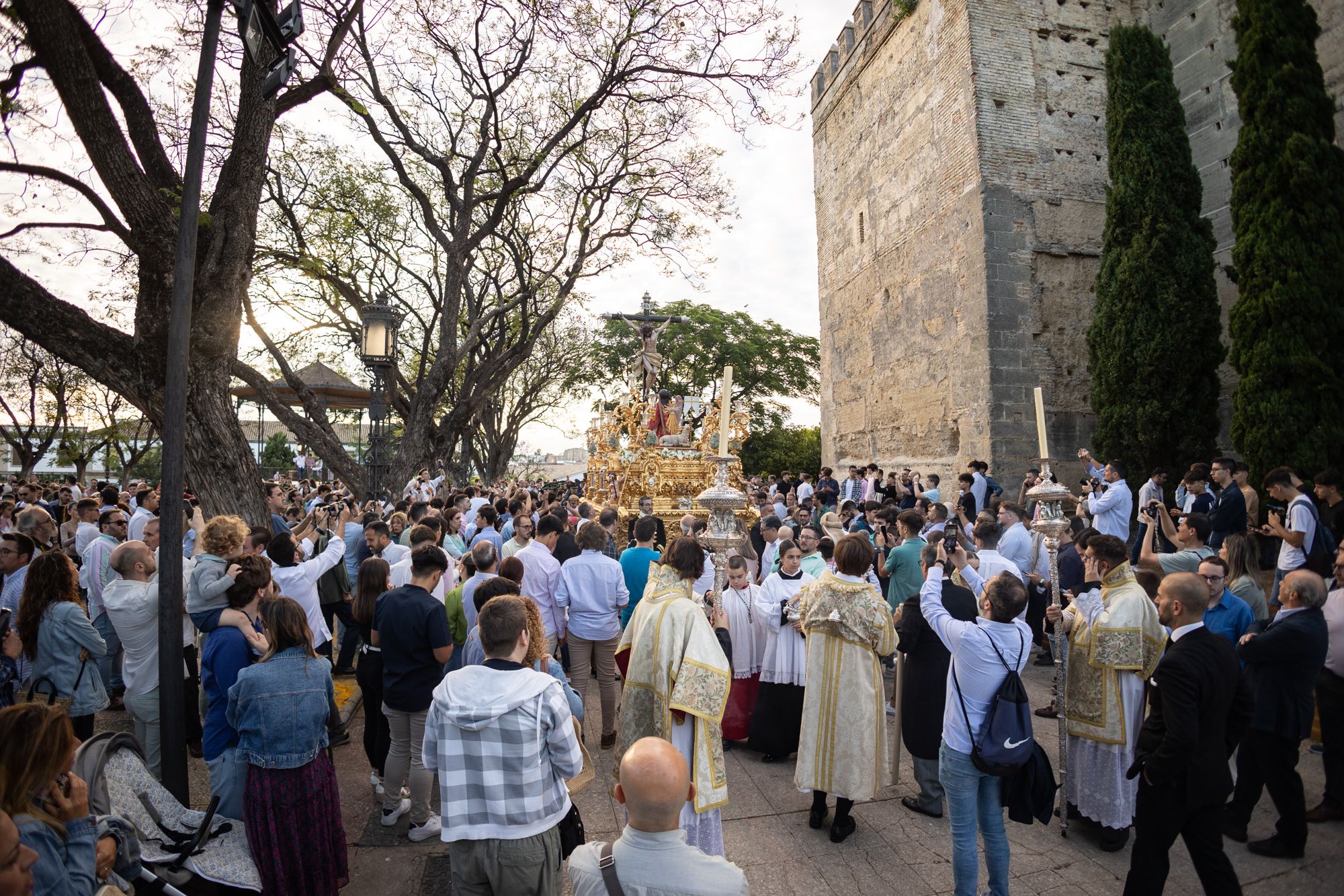 La Lanzada cierra en la calle sus 75 años