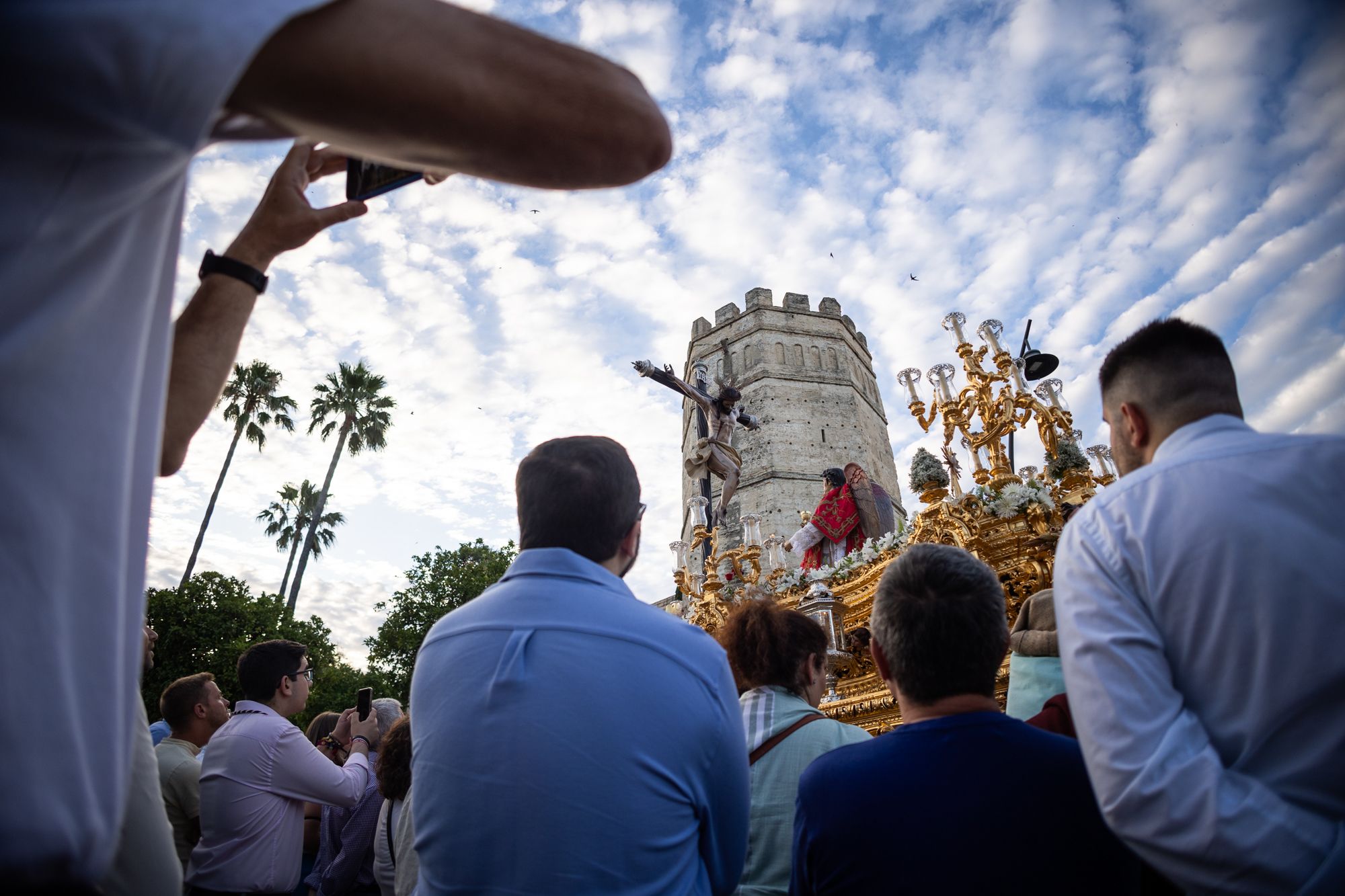 La Lanzada cierra en la calle sus 75 años