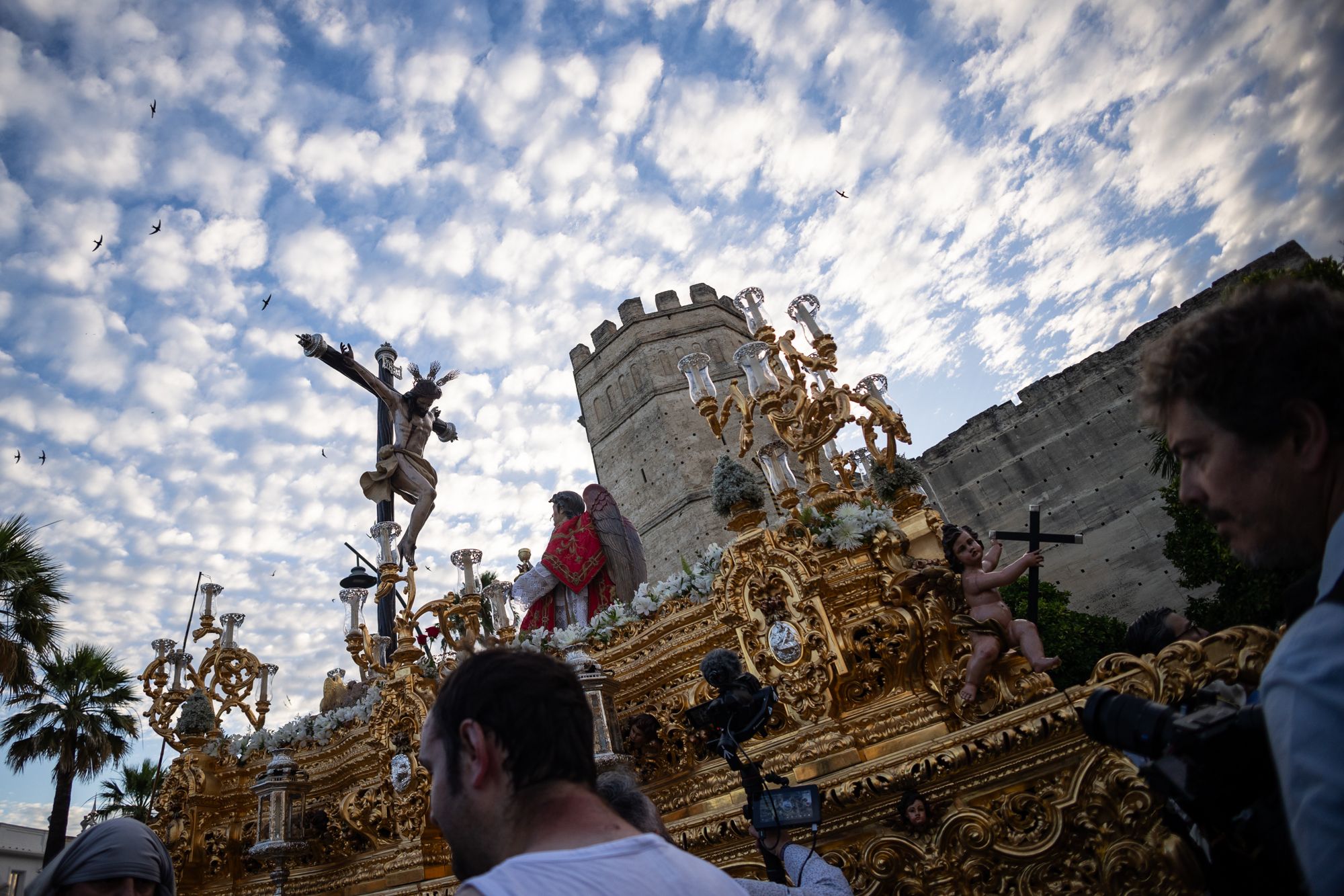 La Lanzada cierra en la calle sus 75 años