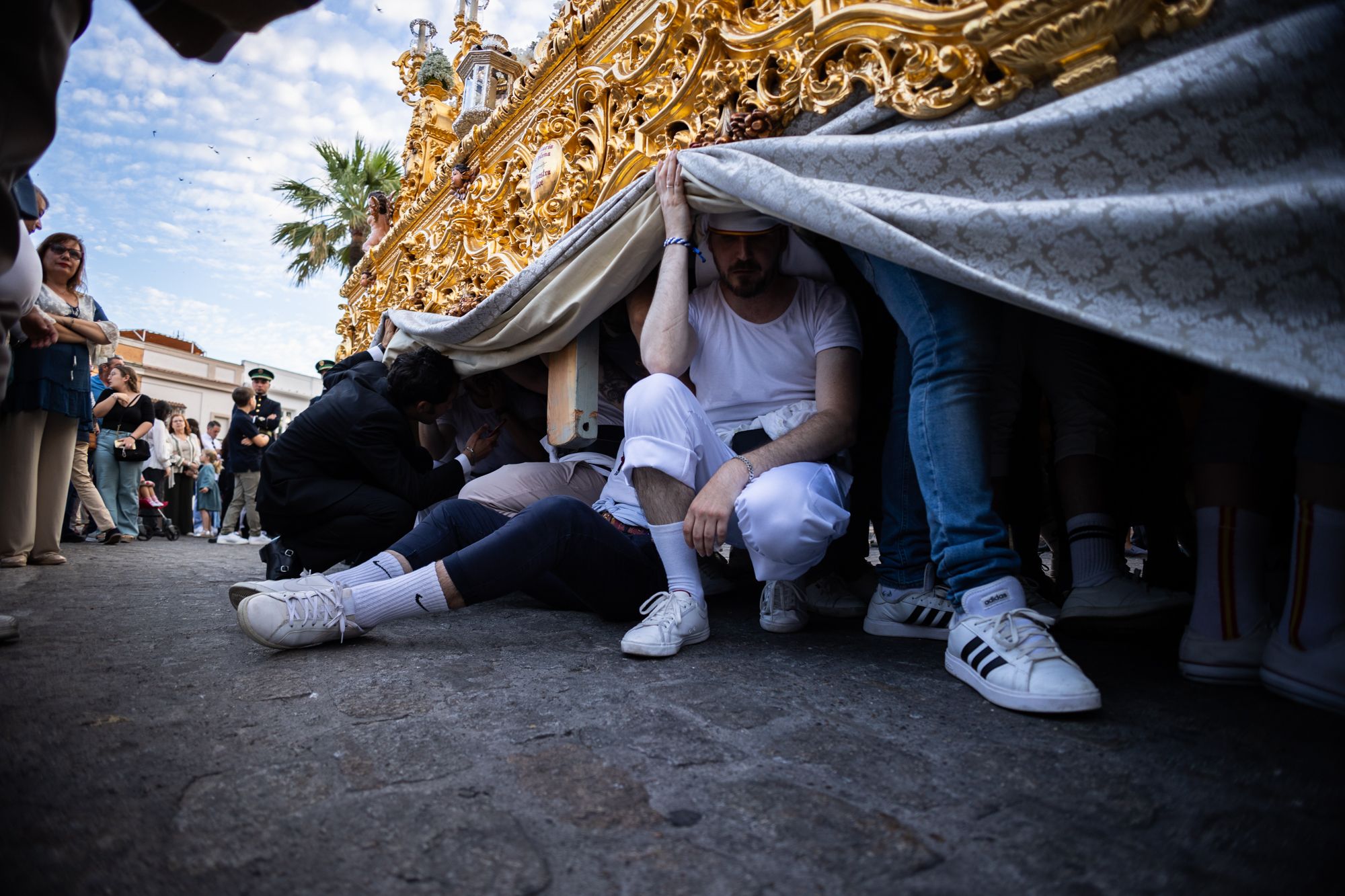 La Lanzada cierra en la calle sus 75 años