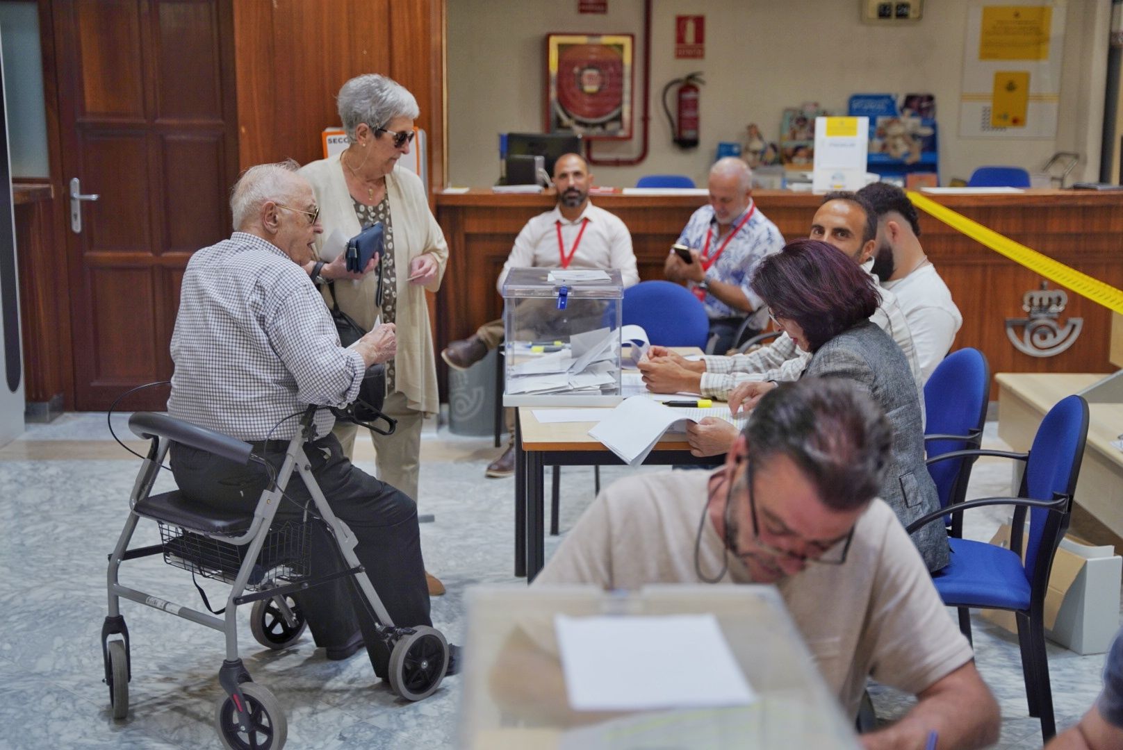 Votantes en un colegio en estas elecciones europeas.