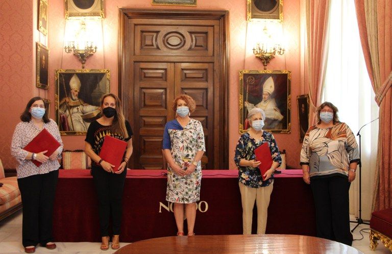 La delegada de Igualdad, tras la firma de convenio con entidades sociales. 