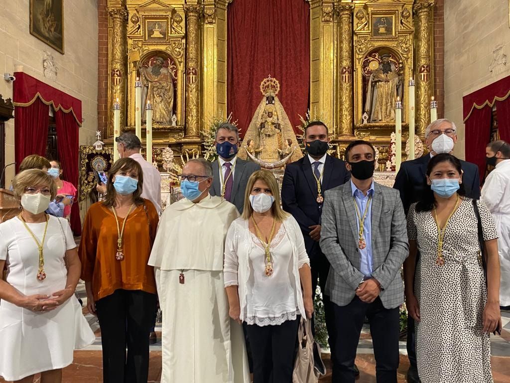 Parte de los concejales del gobierno, con la alcaldesa al frente, este pasado día de La Merced. FOTO: JOSÉ A. DÍAZ