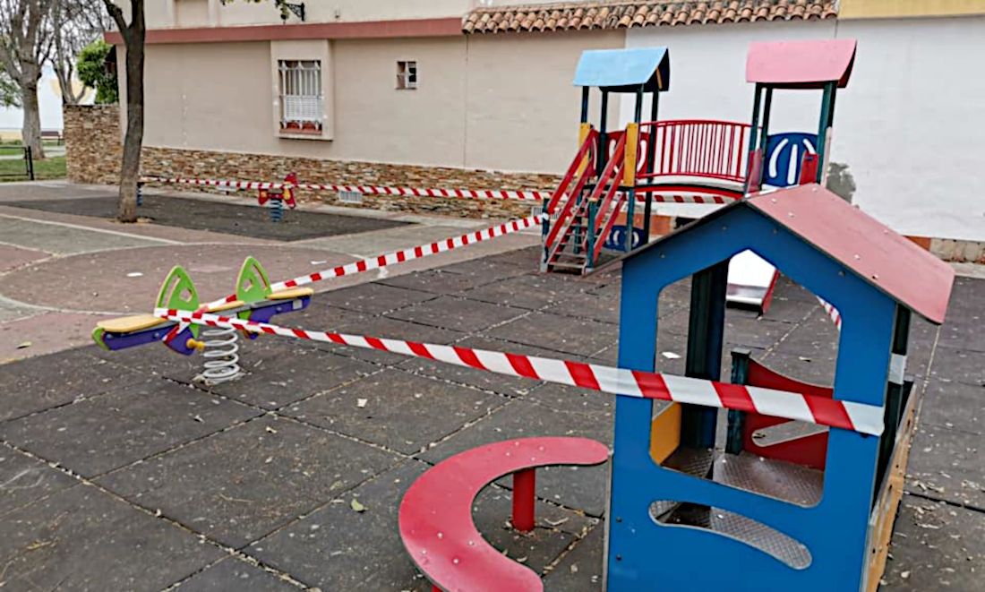 Un parque infantil en Utrera clausurado. FOTO: Ayto. Utrera