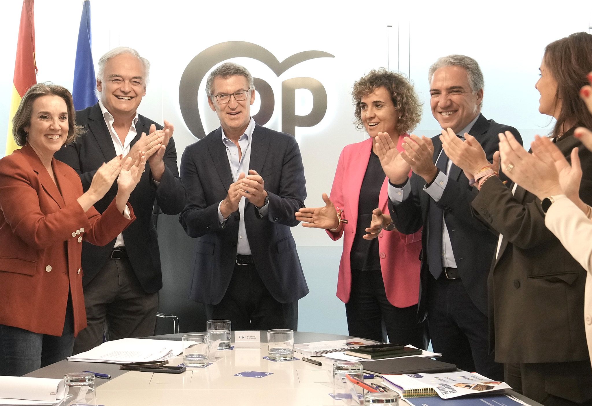 Bendodo, junto a Feijóo y otros máximos dirigentes del PP, en el comité de dirección del partido este pasado lunes.