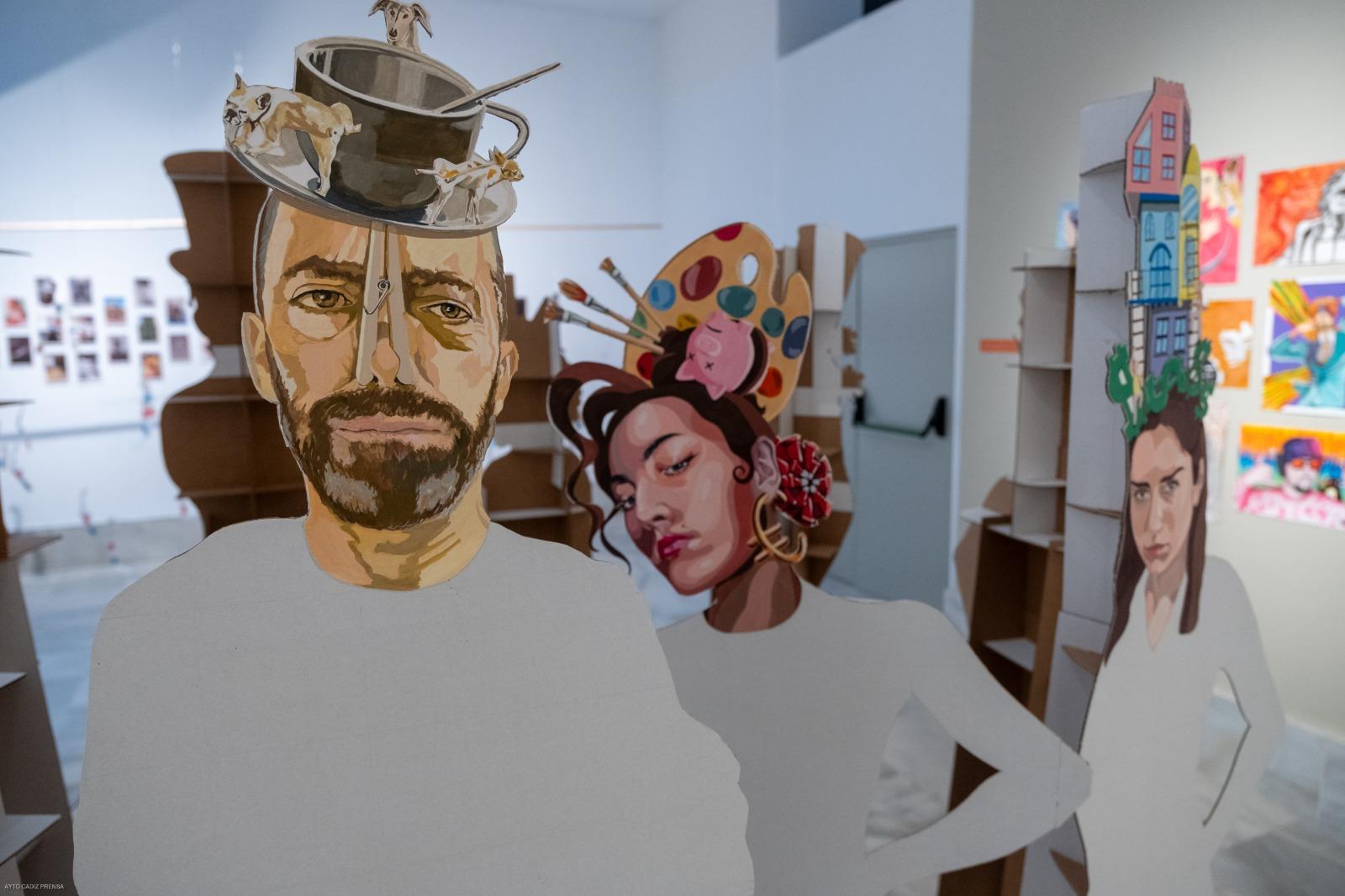 Obras que forman parte de la exposición 'Universo Costus', que conmemora los 50 años de estos artistas en el ECCO hasta el 11 de agosto.