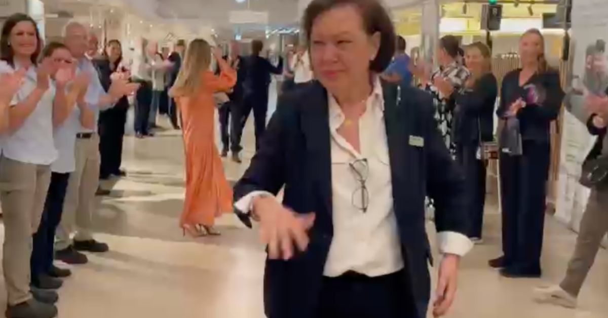 Auxiliadora Reina, emocionada, tras el homenaje de sus compañeros.