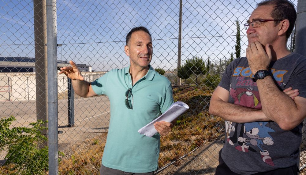 Los funcionarios durante la entrevista en Puerto III.