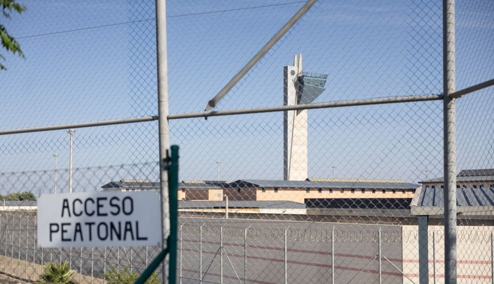Acceso peatonal al centro penitenciario con más agresiones a funcionarios de Andalucía.