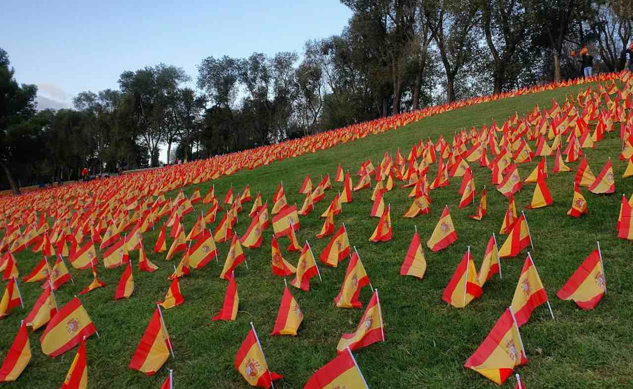 Banderas el parque Roma de Madrid. FOTO: JL Ruiz Bartolome / @_RuizBartolome 