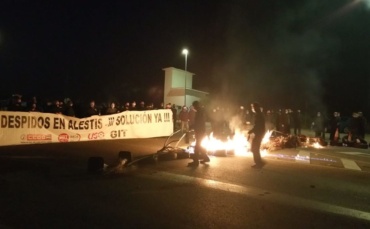 Una de las barricadas de los trabajadores de Alestis. FOTO: CEDIDA