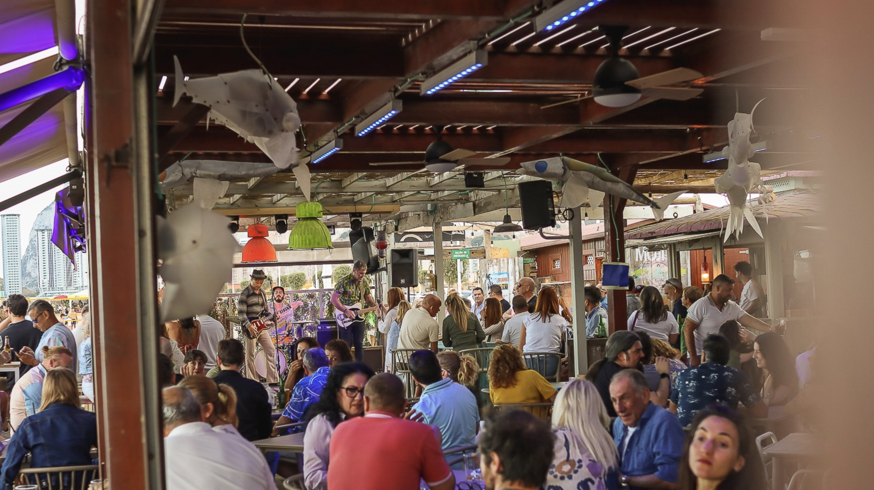 Chiringuito Caramba en la playa de Levante de La Línea.  CARAMBA 