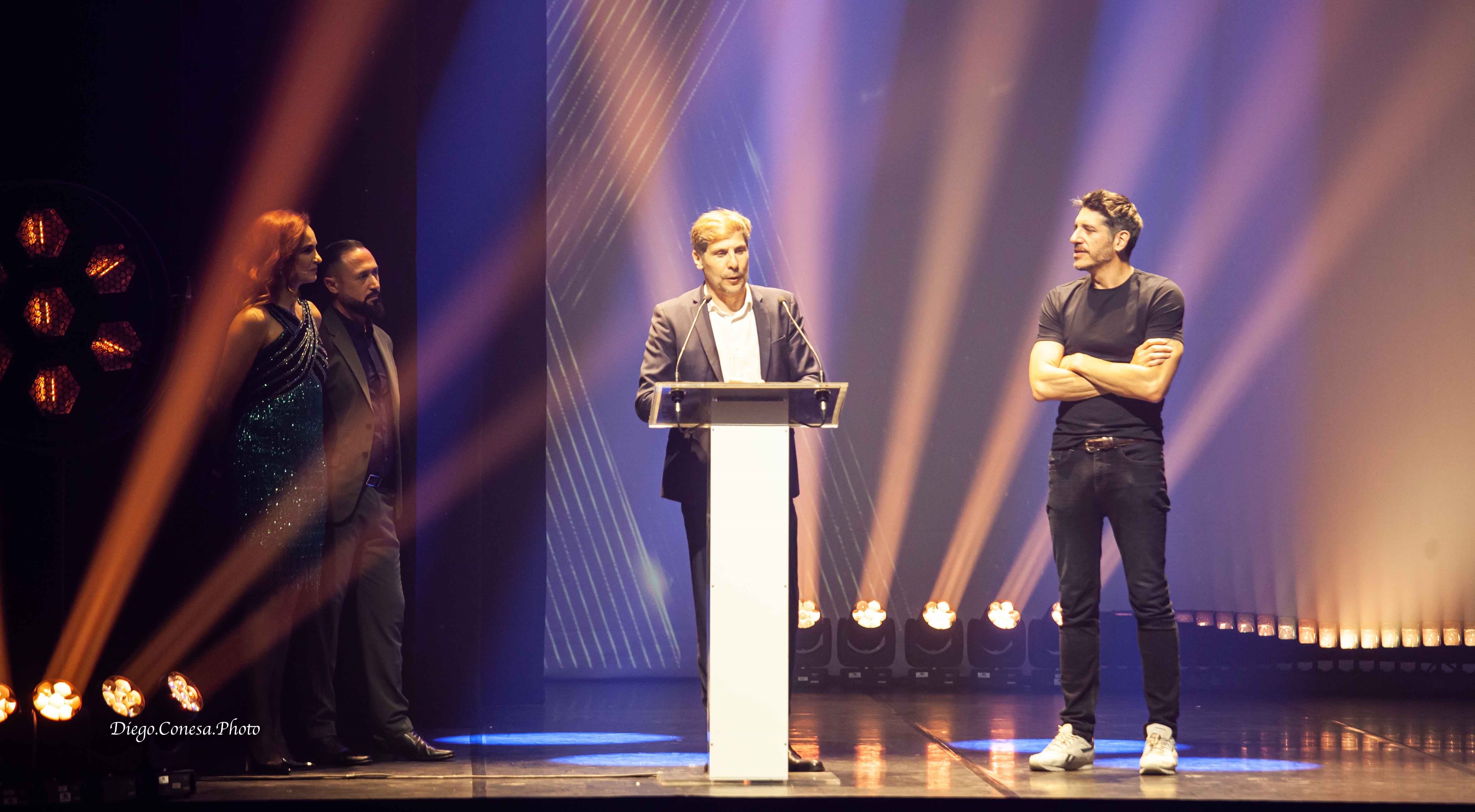 Dario Regattieri, CEO de la productora 'beon. Entertainment', en el acto de entrega del premio.