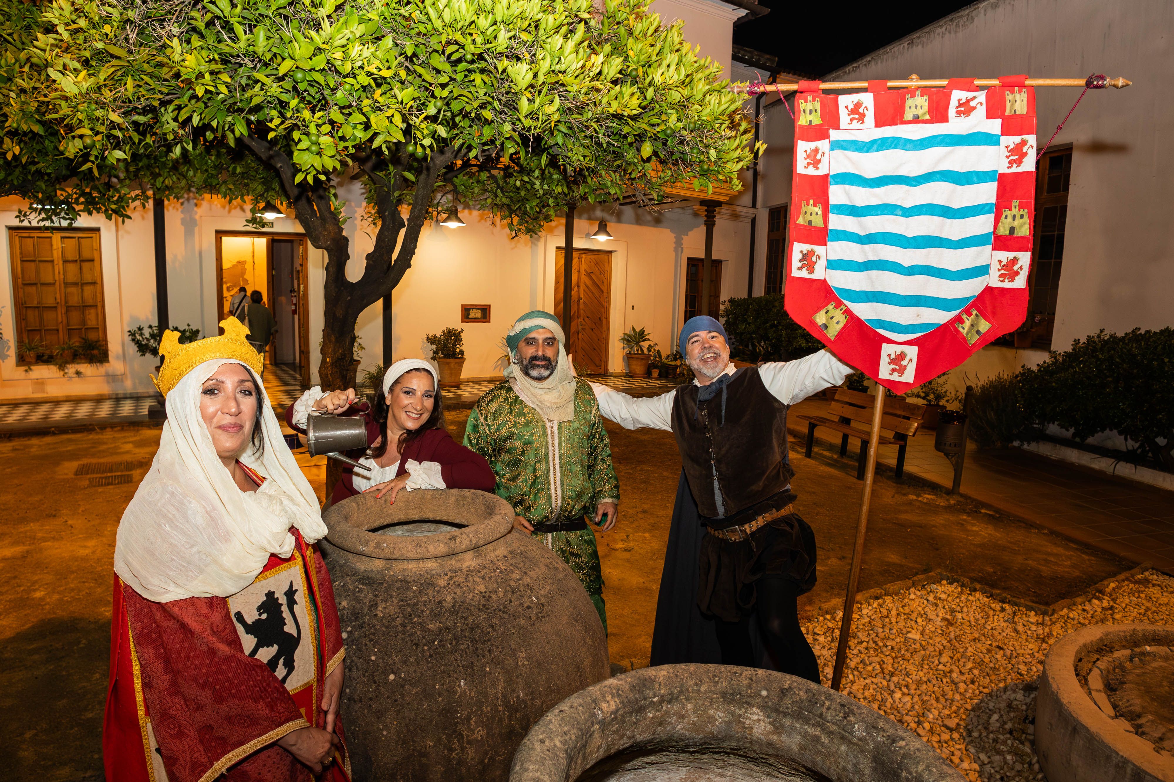 El grupo De Ida y Vuelta, en la primera visita teatralizada al Museo Arqueológico de Jerez. El grupo De Ida y Vuelta, en la primera visita teatralizada al Museo Arqueológico de Jerez.