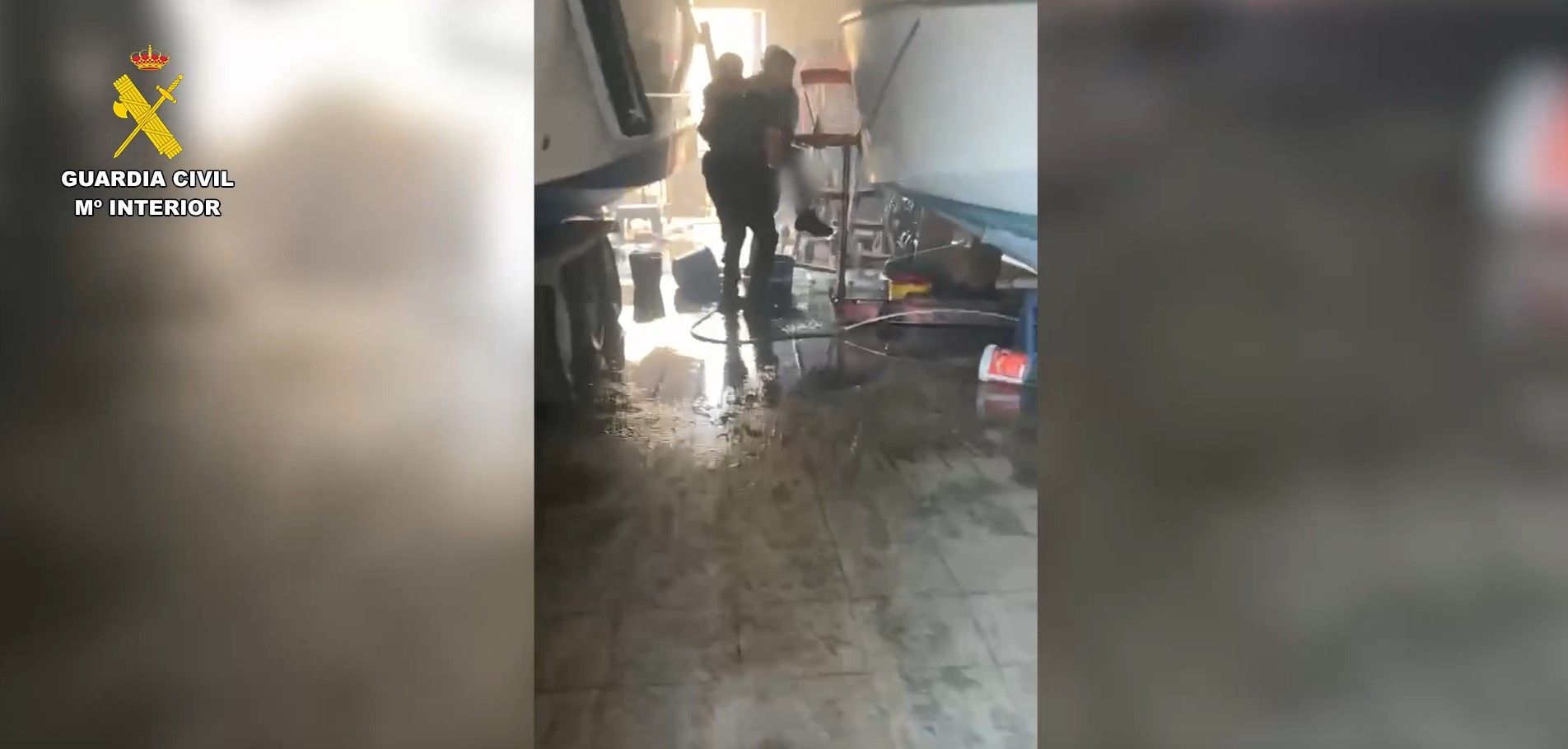 El increíble rescate de la Guardia Civil al anciano que estaba quemándose en una nave de Chipiona.