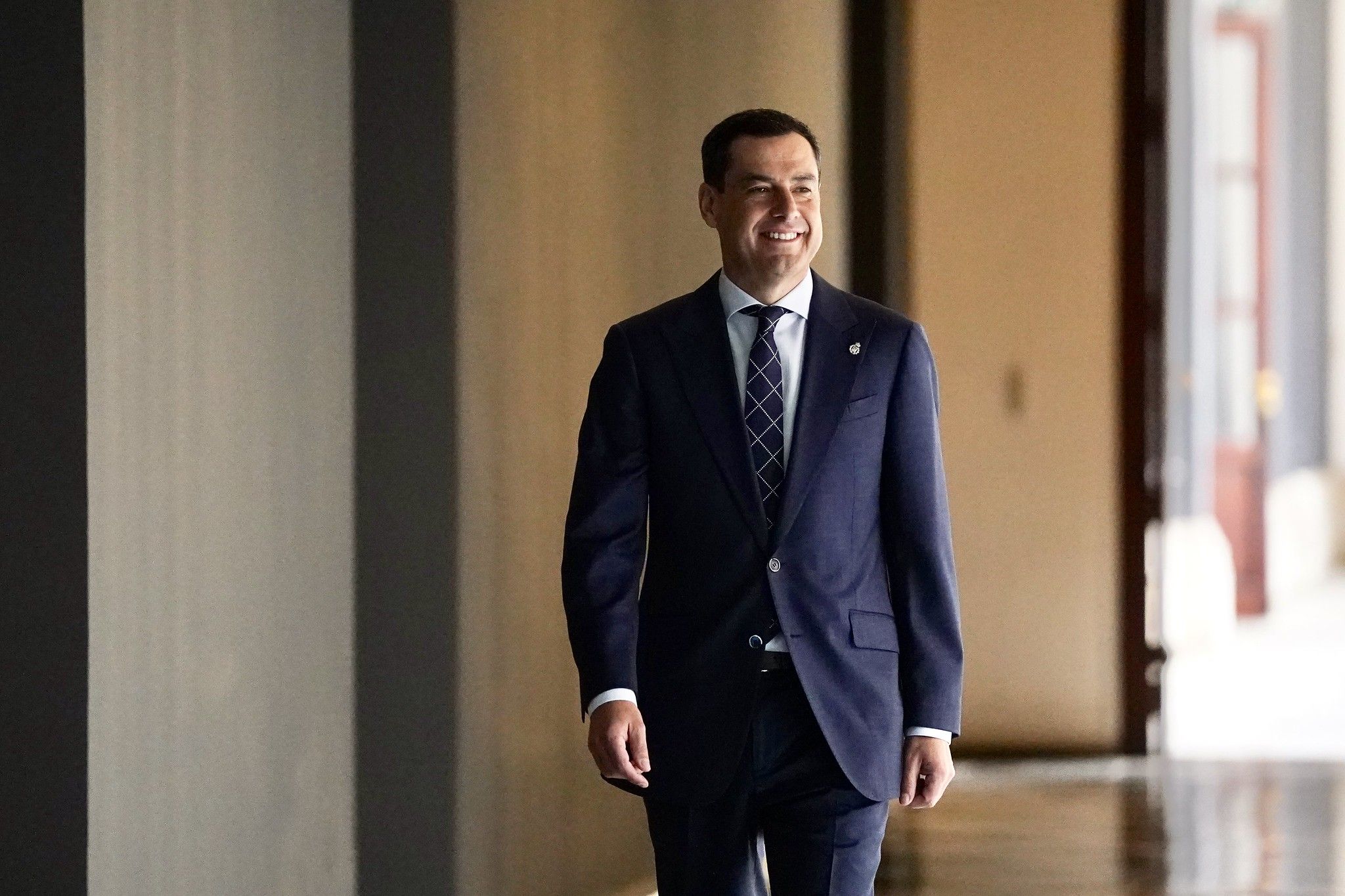 Juanma Moreno, presidente de la Junta de Andalucía, el día que se cumplen dos años de su mandato con mayoría.