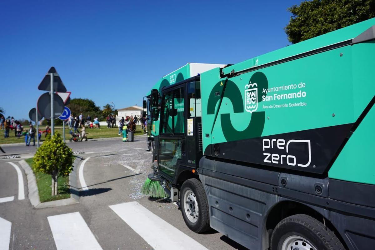 'Escoba de Oro' para San Fernando. Vehículo de limpieza pública. 