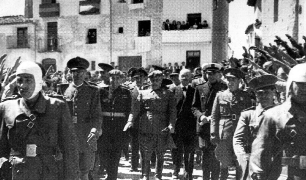 El dictador Francisco Franco, durante la inauguración de un pantano. El dictador Francisco Franco, durante la inauguración de un pantano.