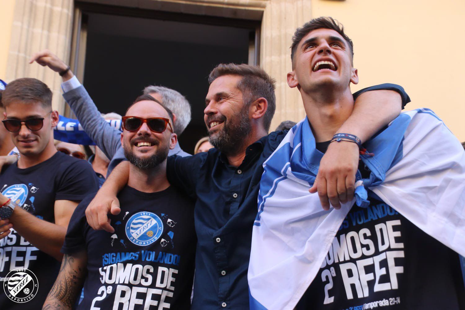 La fiesta del ascenso del Xerez DFC comienza en el Ayuntamiento.