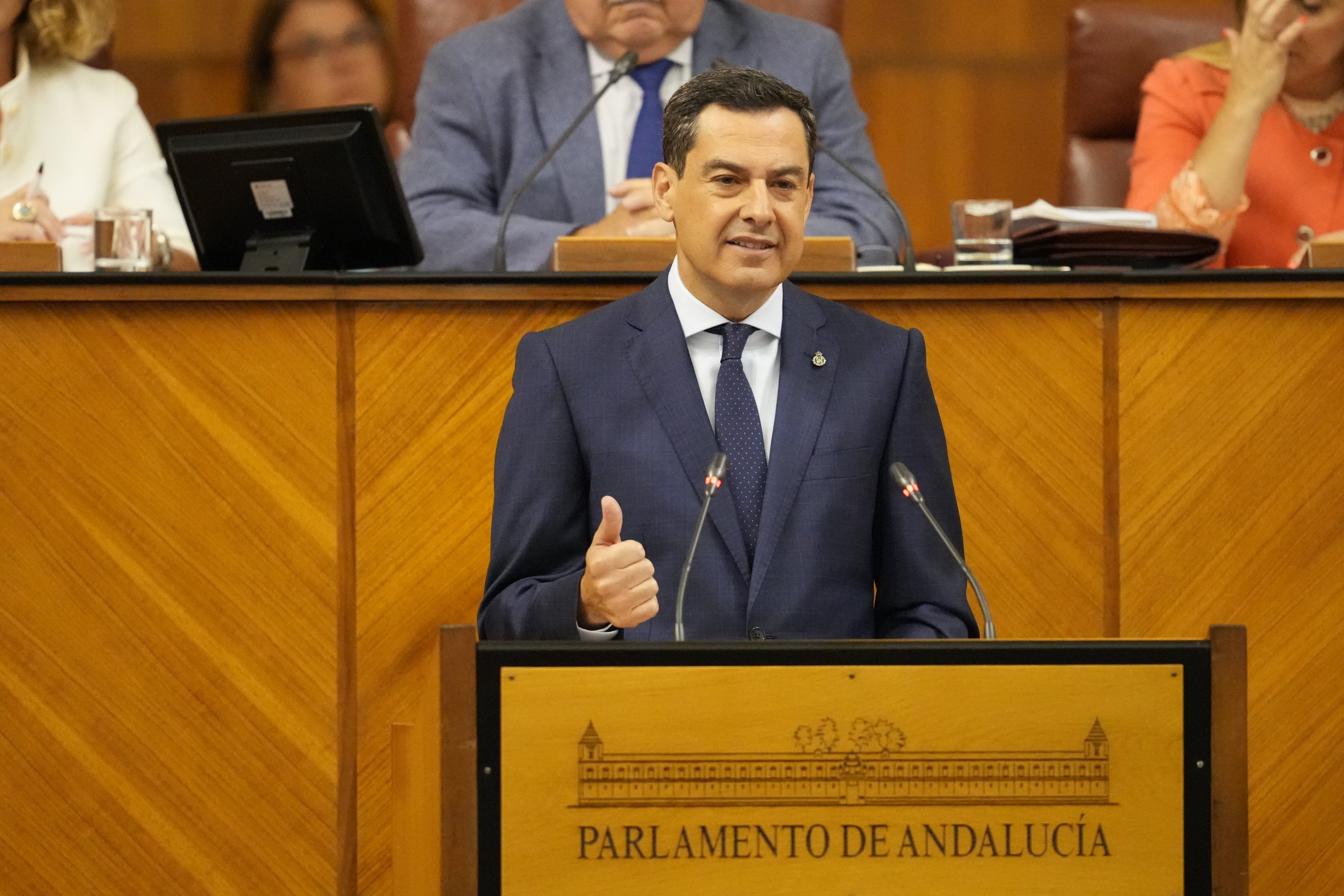 Juanma Moreno durante su intervención en el Parlamento.