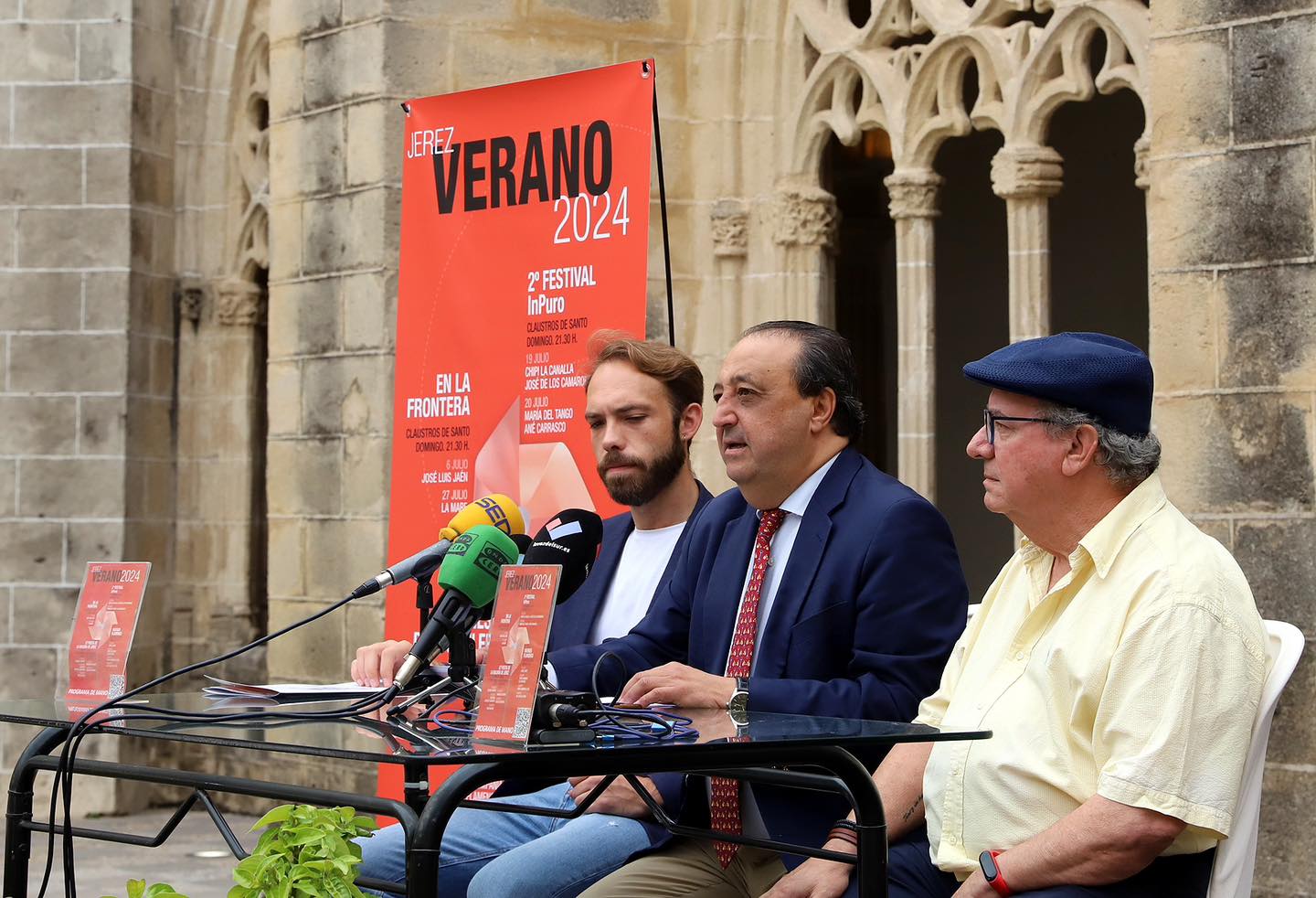 Acto en el que se produjo la agresión, que atenta contra la libertad de expresión.