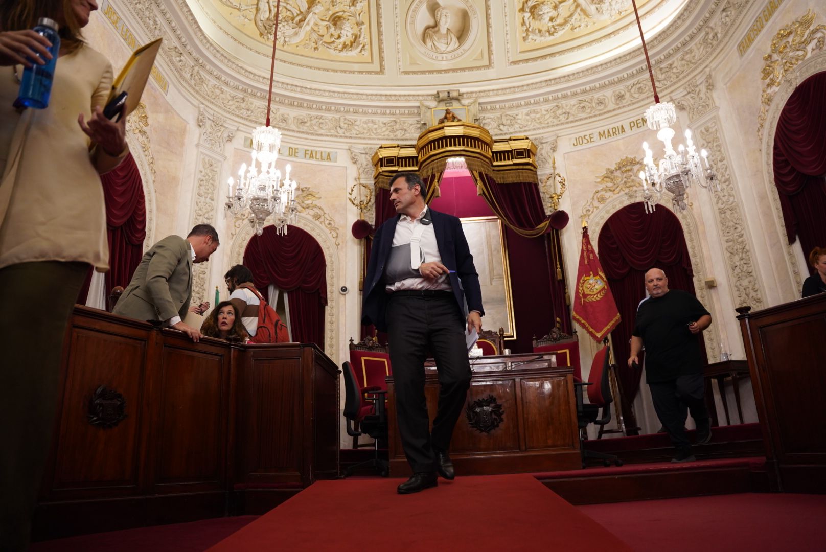 El alcalde de Cádiz, Bruno García, en el pleno de este viernes en el Ayuntamiento de Cádiz.