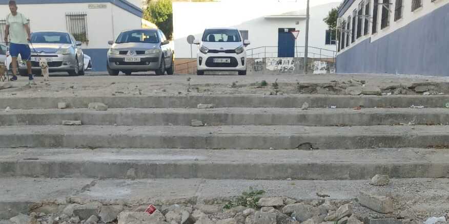 Un detalle del estado del acerado en La Asunción. Un detalle del estado del acerado en La Asunción.