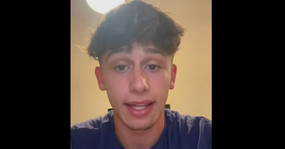 Tadeo, el joven que ha denunciado a la directora de un instituto por prohibirle acudir a su graduación.