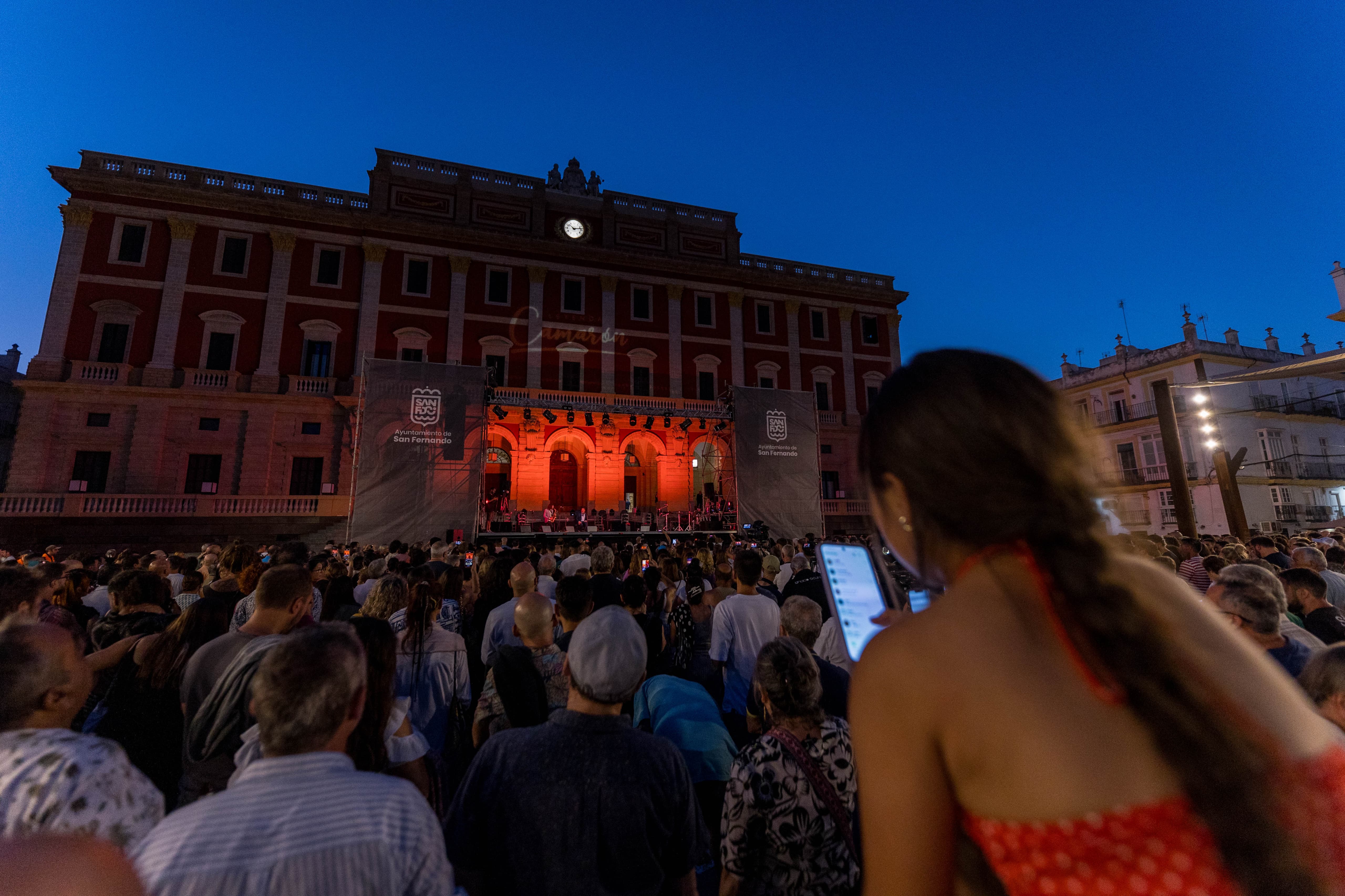 La plaza del Rey de San Fernando, llena durante un homenaje a Camarón en la fecha de su muerte el 2 de julio.