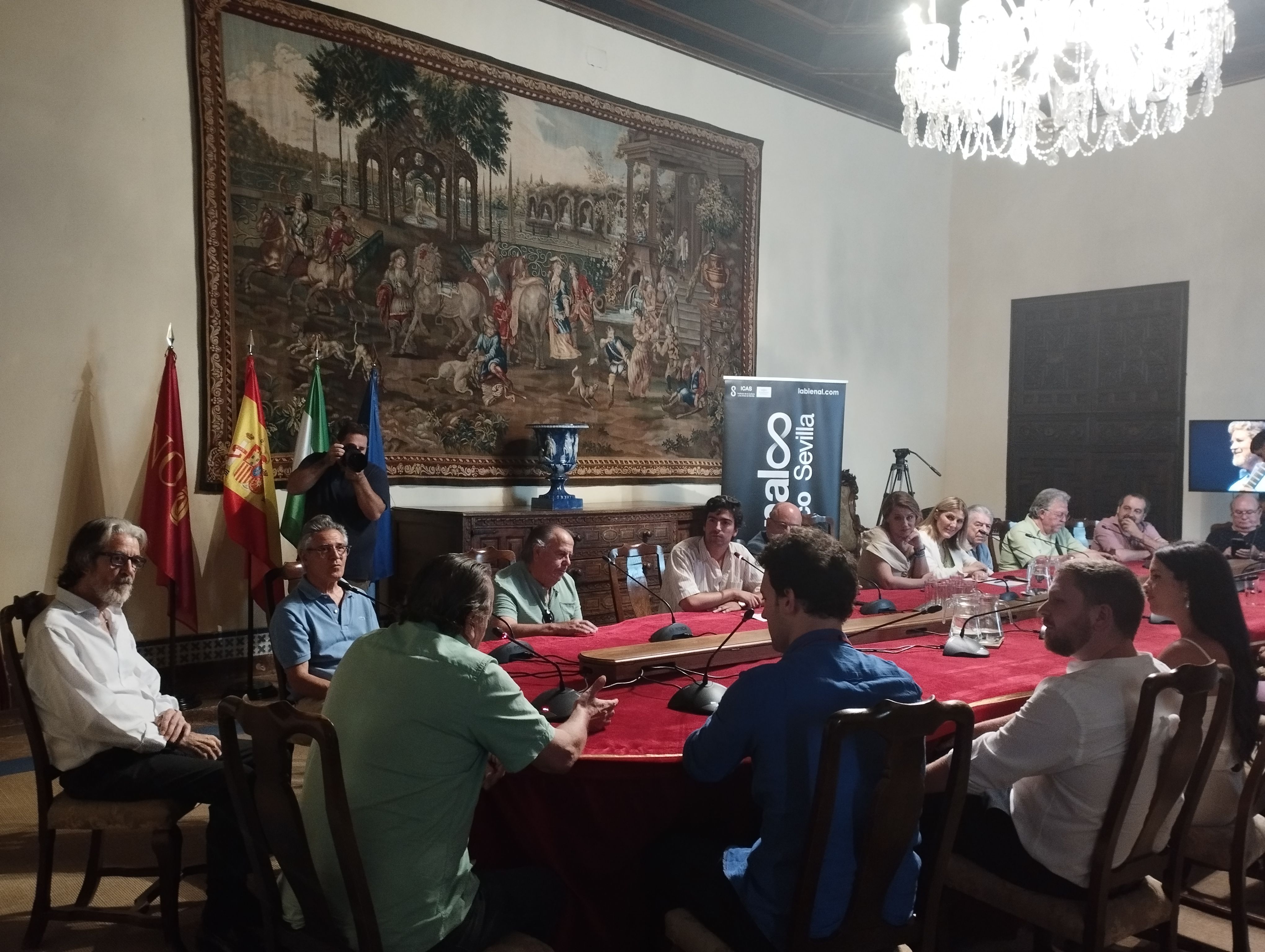 Un momento de la presentación en el Salón del Maestre del Alcázar