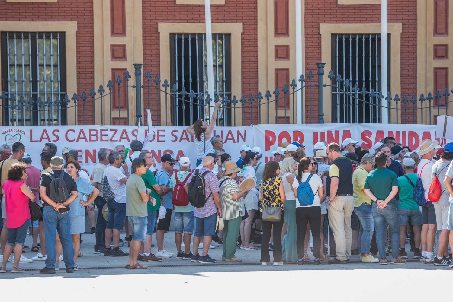 MANIFESTACIÓN MAREA BLANCA DIPUTACIÓN PALACIO SAN TELMO ALCALDES SIERRA SUR CAMPIÑA SEVILLA 50