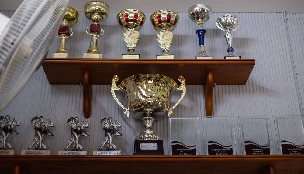 Algunos de los trofeos ganados por la pareja.